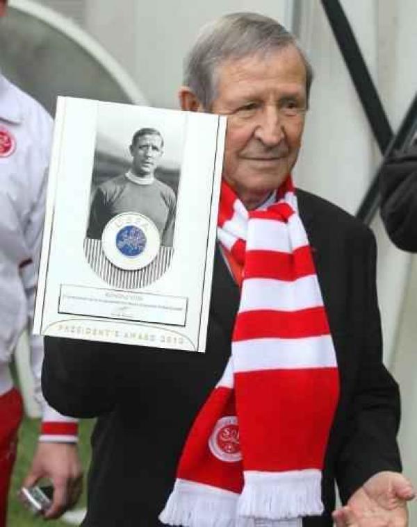 Oud-topvoetballer Raymond Kopa sterft op 85-jarige leeftijd