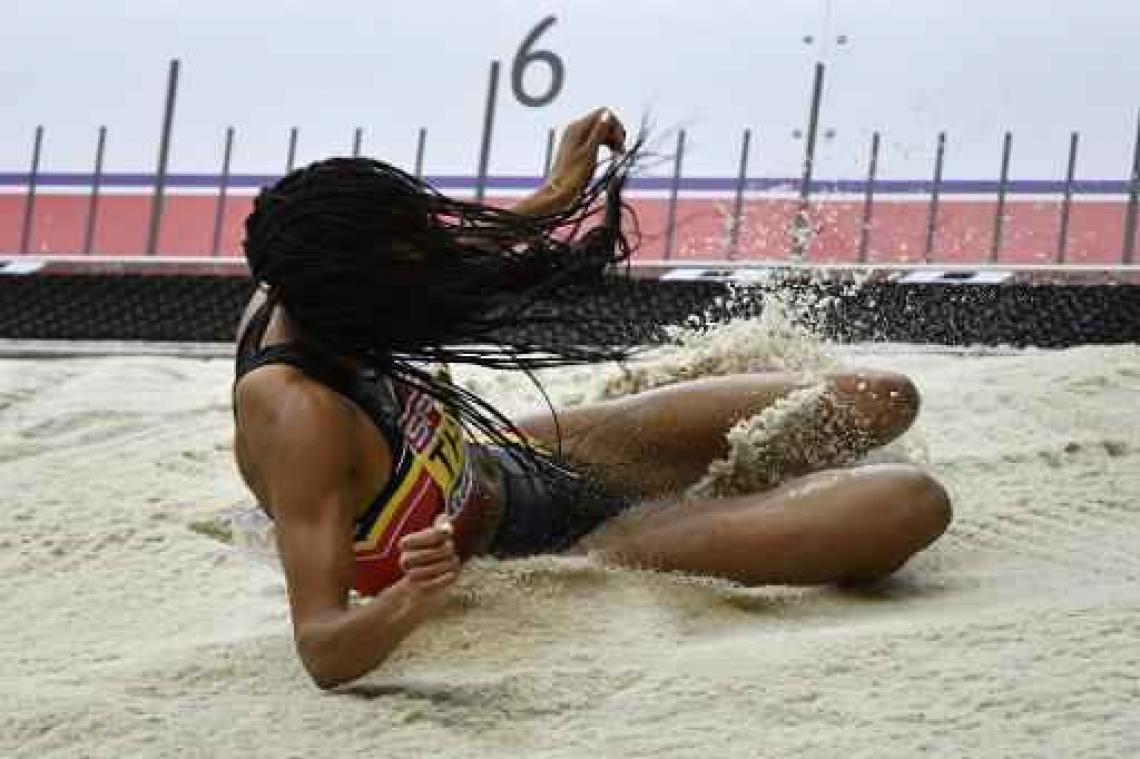 EK atletiek indoor - Nafissatou Thiam blijft stevig leidster na derde plaats in het verspringen