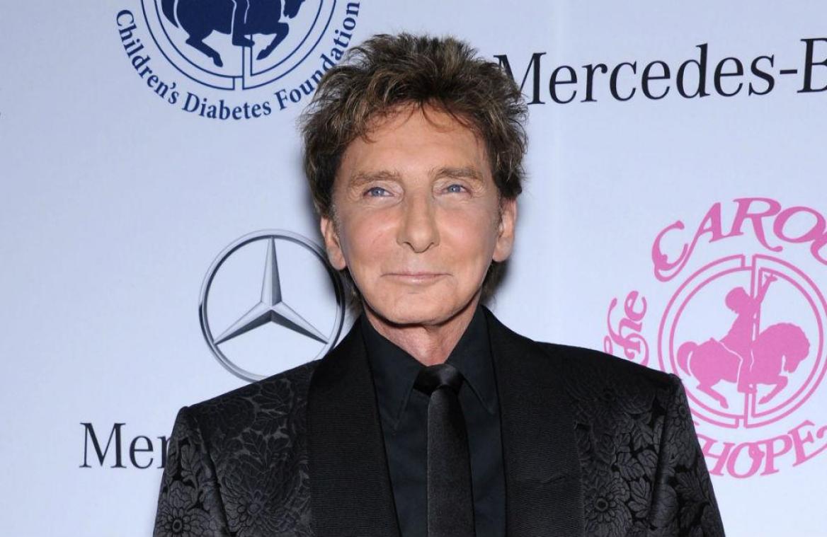 Barry Manilow marries manager