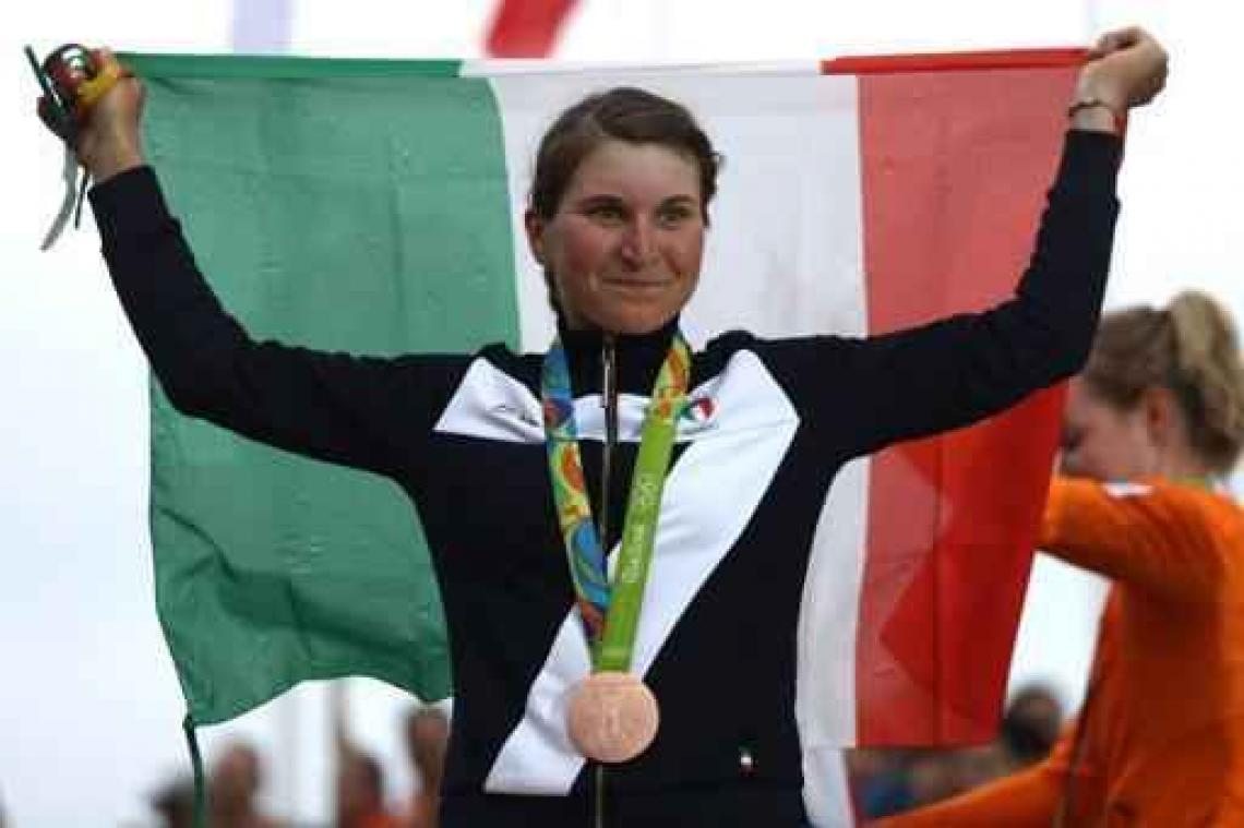 Longo Borghini wint Strade Bianche in eigen land