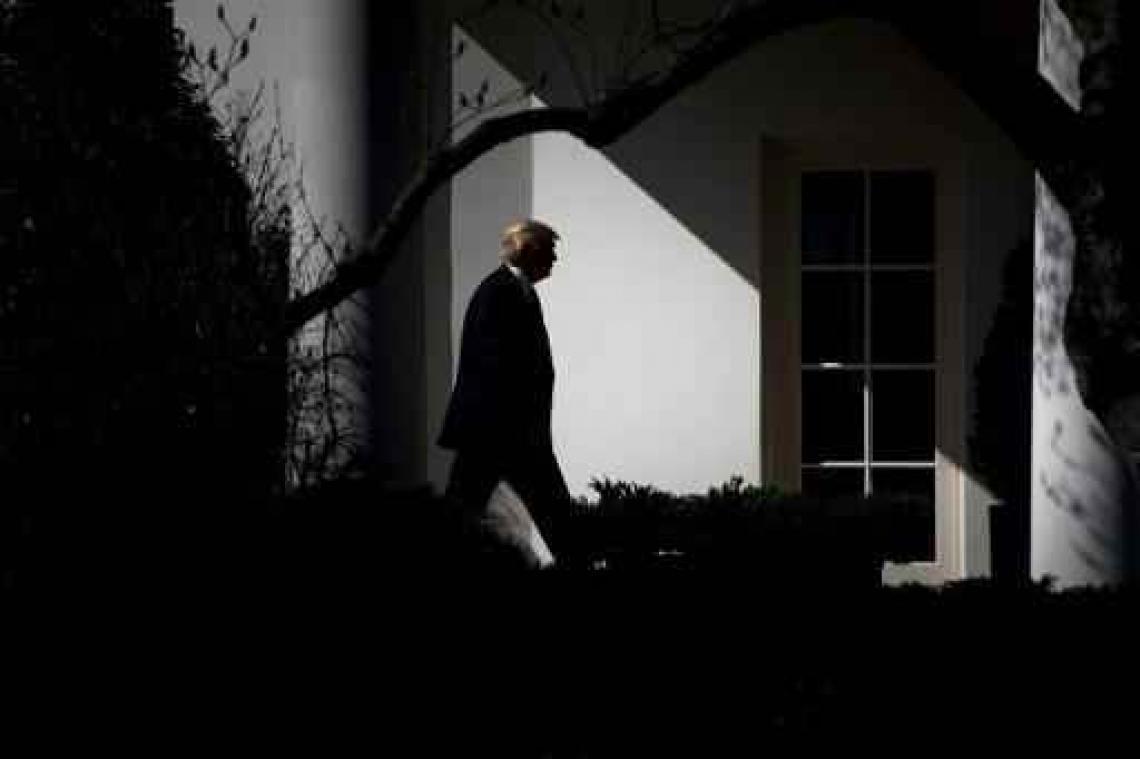 Vroegere campagneleider Trump zegt dat Obama's Witte Huis gesprekken Sessions afluisterde