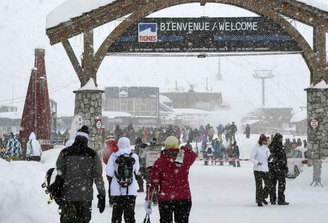 Lawine treft drukke skipiste