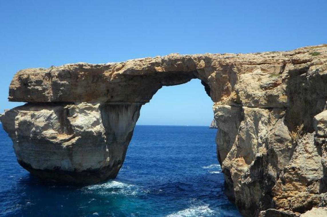 Woeste zee slokt toeristische trekpleister van Malta op