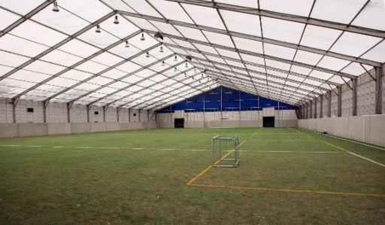Sp.a vraagt Muyters sport op kunstgrasvelden te schorsen