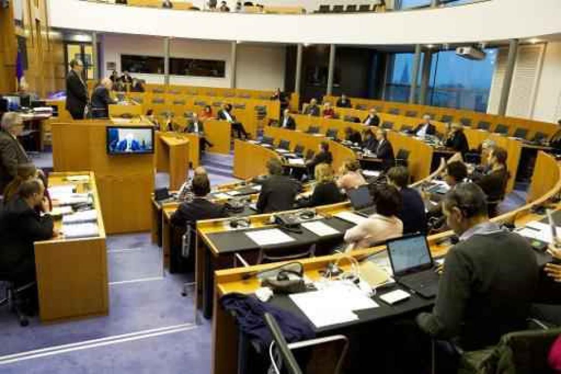 Brussels Parlement - Alle Brusselse crèches zijn voortaan vergunningplichtig