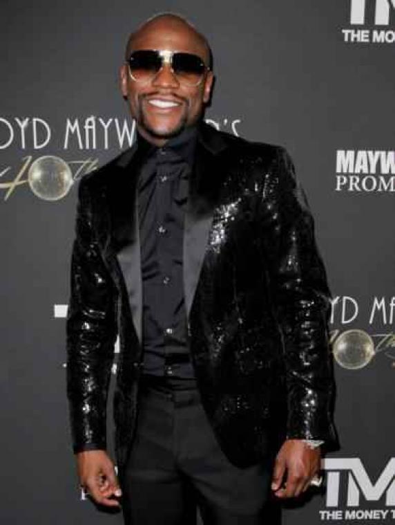 Mayweather komt terug uit pensioen om met McGregor te kampen