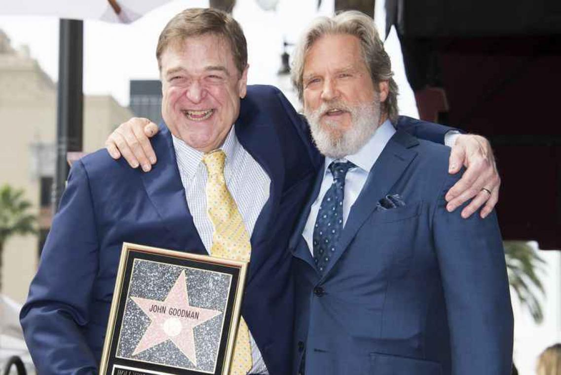 John Goodman wordt in de bloemetjes gezet door The Dude'