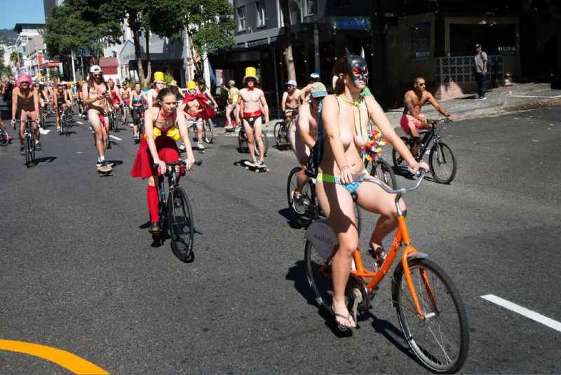 IN BEELD. Zuid-Afrika viert Naked Bike Ride