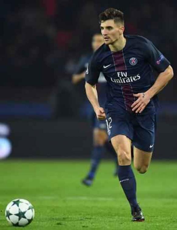 Belgen in het buitenland - PSG spoelt Champions League-kater door met zege tegen Lorient, blessure voor Meunier