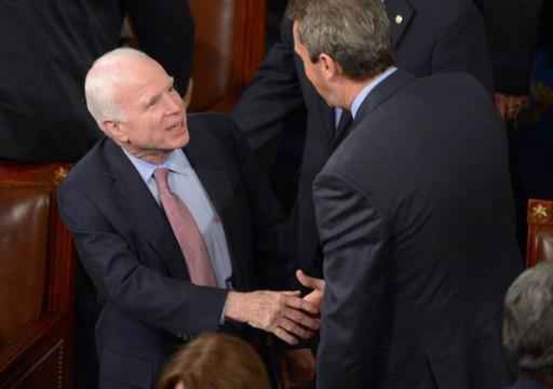 John McCain wil dat Trump beschuldigingen aan Obama's adres bewijst