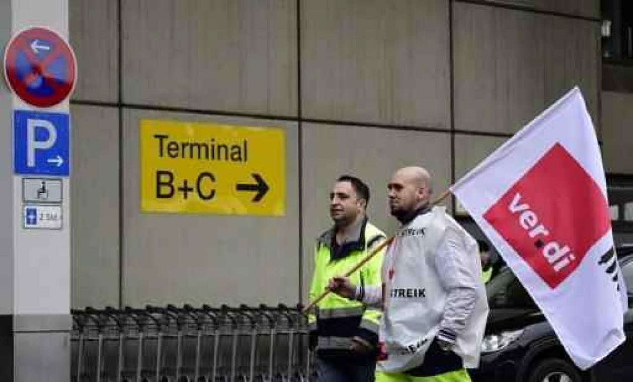 Staking op Berlijnse luchthavens met dag verlengd