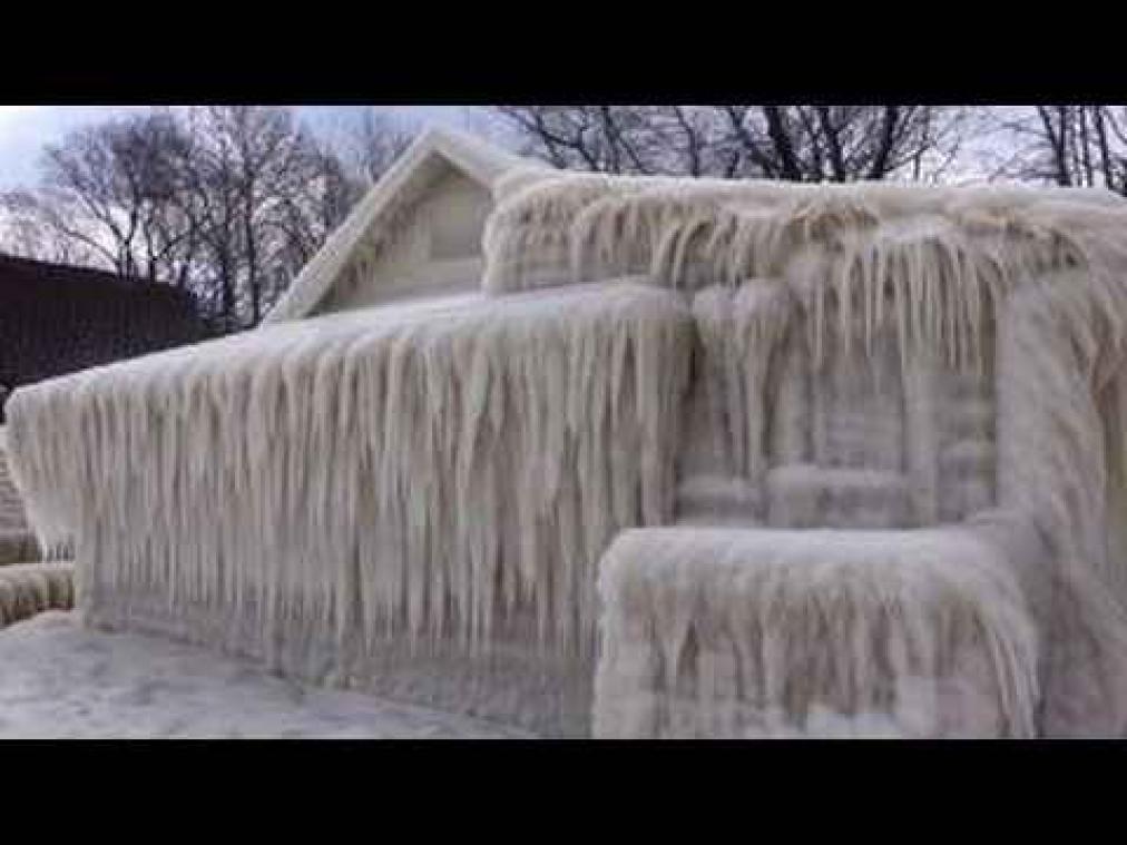 New Yorkse sneeuwstorm tovert huis om tot ijspaleis