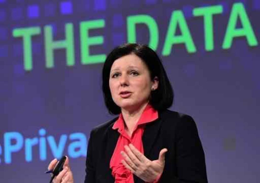 Europese Commissie tikt Facebook, Google en Twitter op vingers over consumentenbescherming