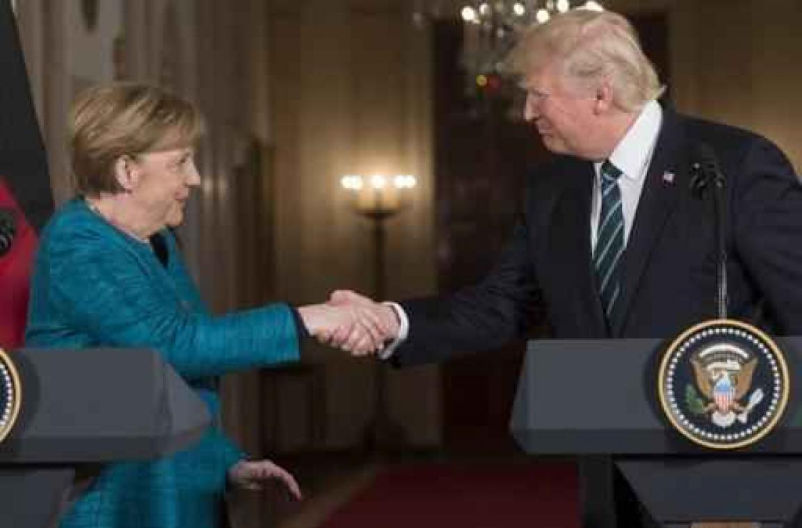 Ontmoeting Trump-Merkel: de koele handdruk, de warme ontvangst en de koude blik