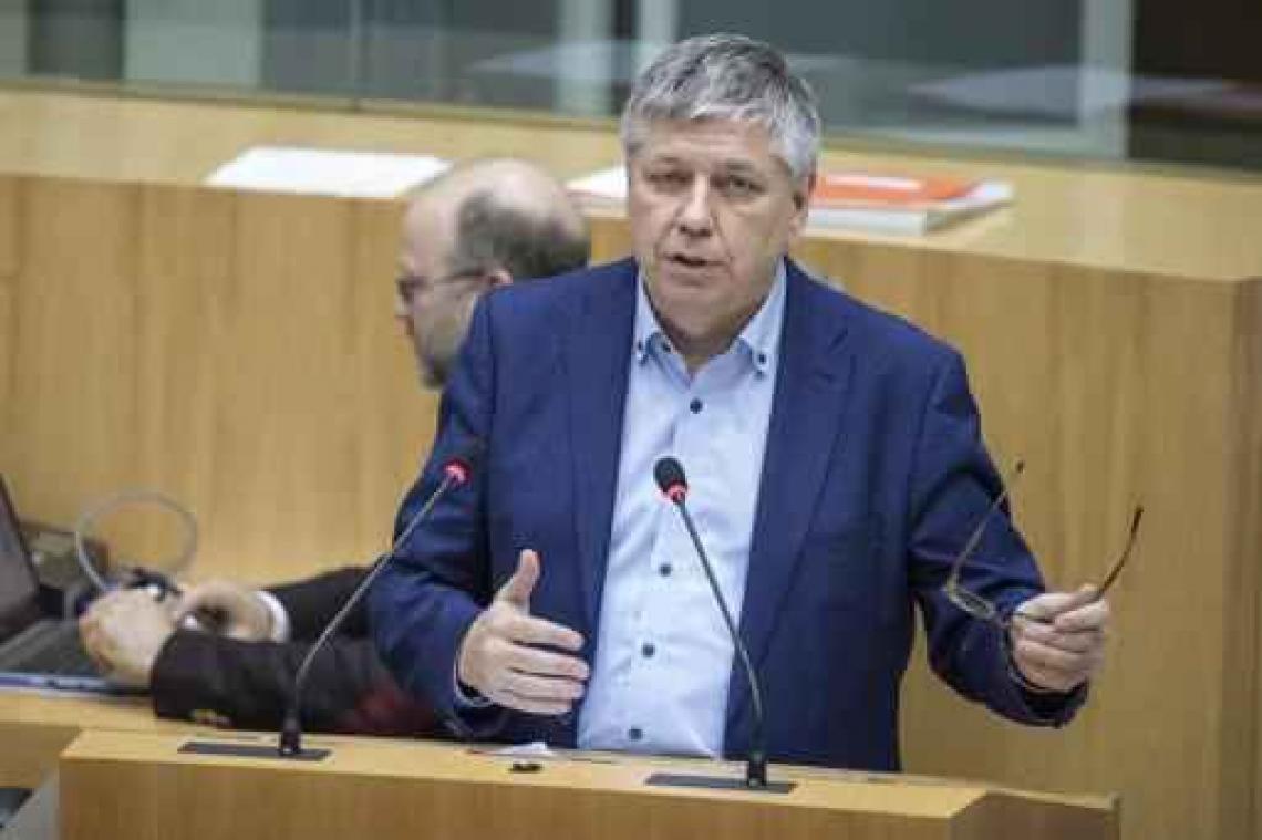Minister Jo Vandeurzen bekijkt Tovertafel voor dementerenden