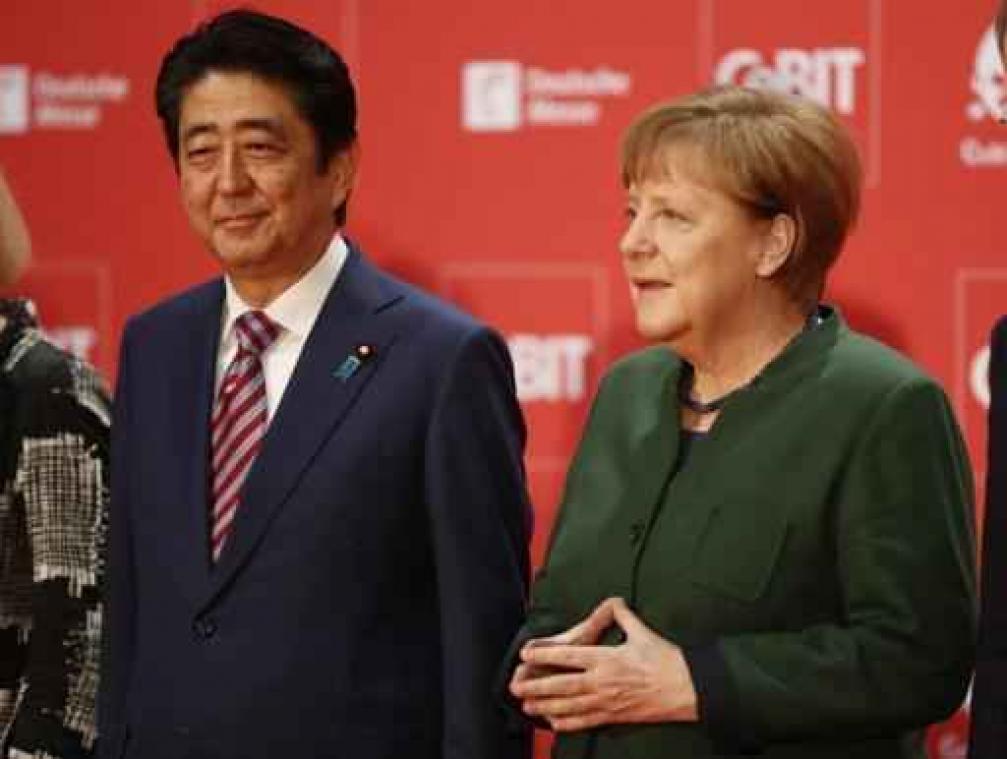 Abe en Merkel pleiten voor vrije handel en open markten