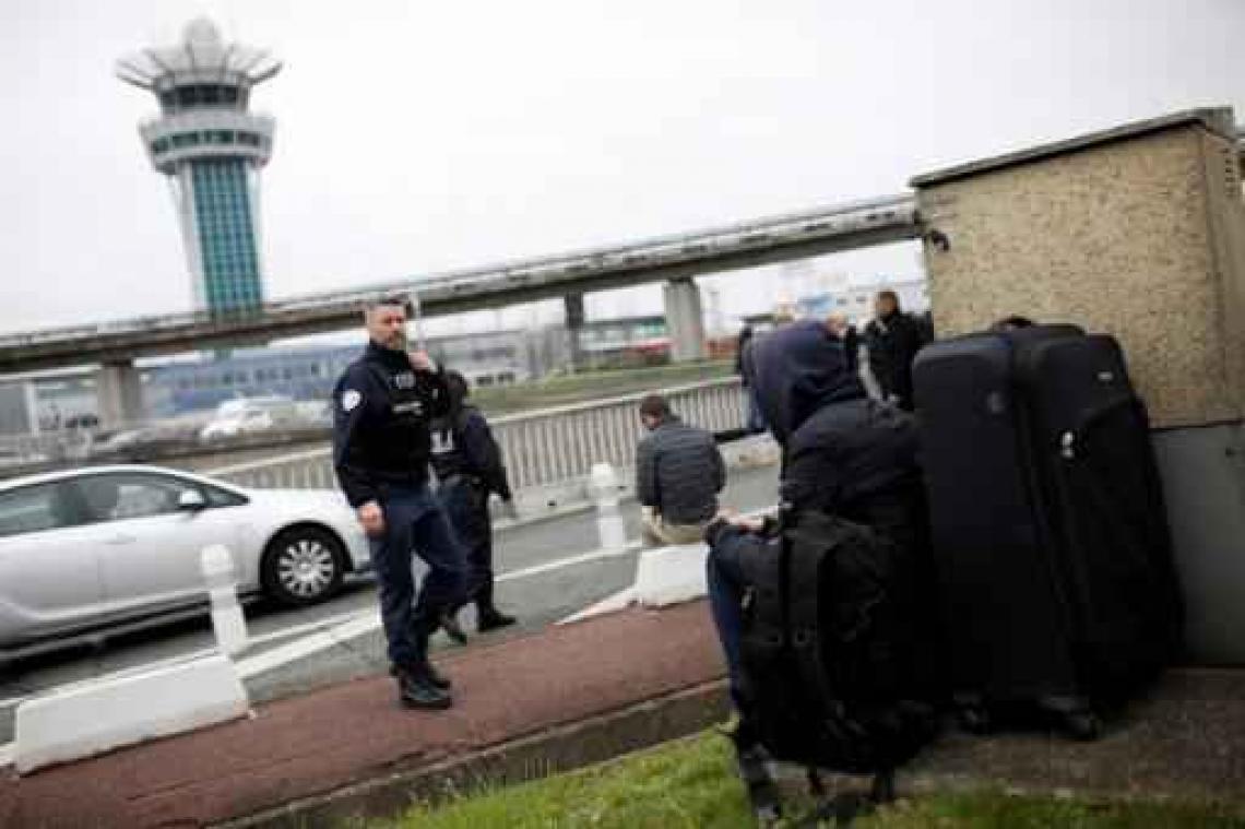 Man doodgeschoten op luchthaven Parijs-Orly - Aanvaller was onder invloed van alcohol en drugs
