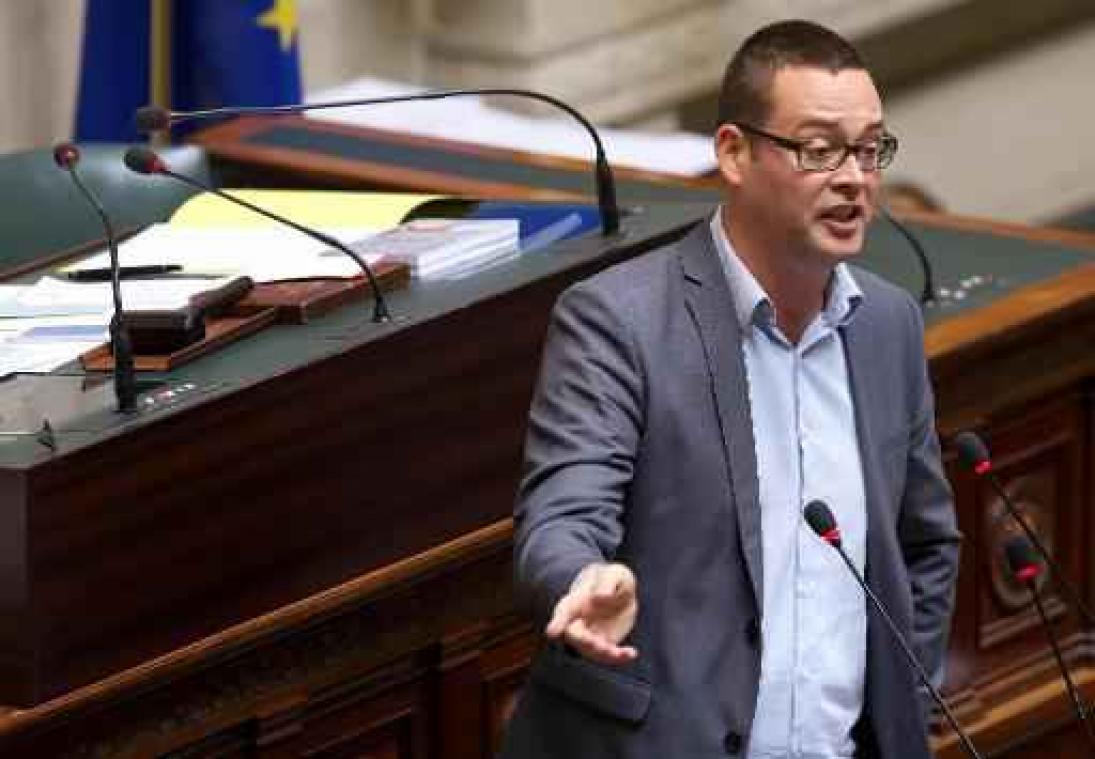 Premier wijst "populistische" methoden PVDA terecht