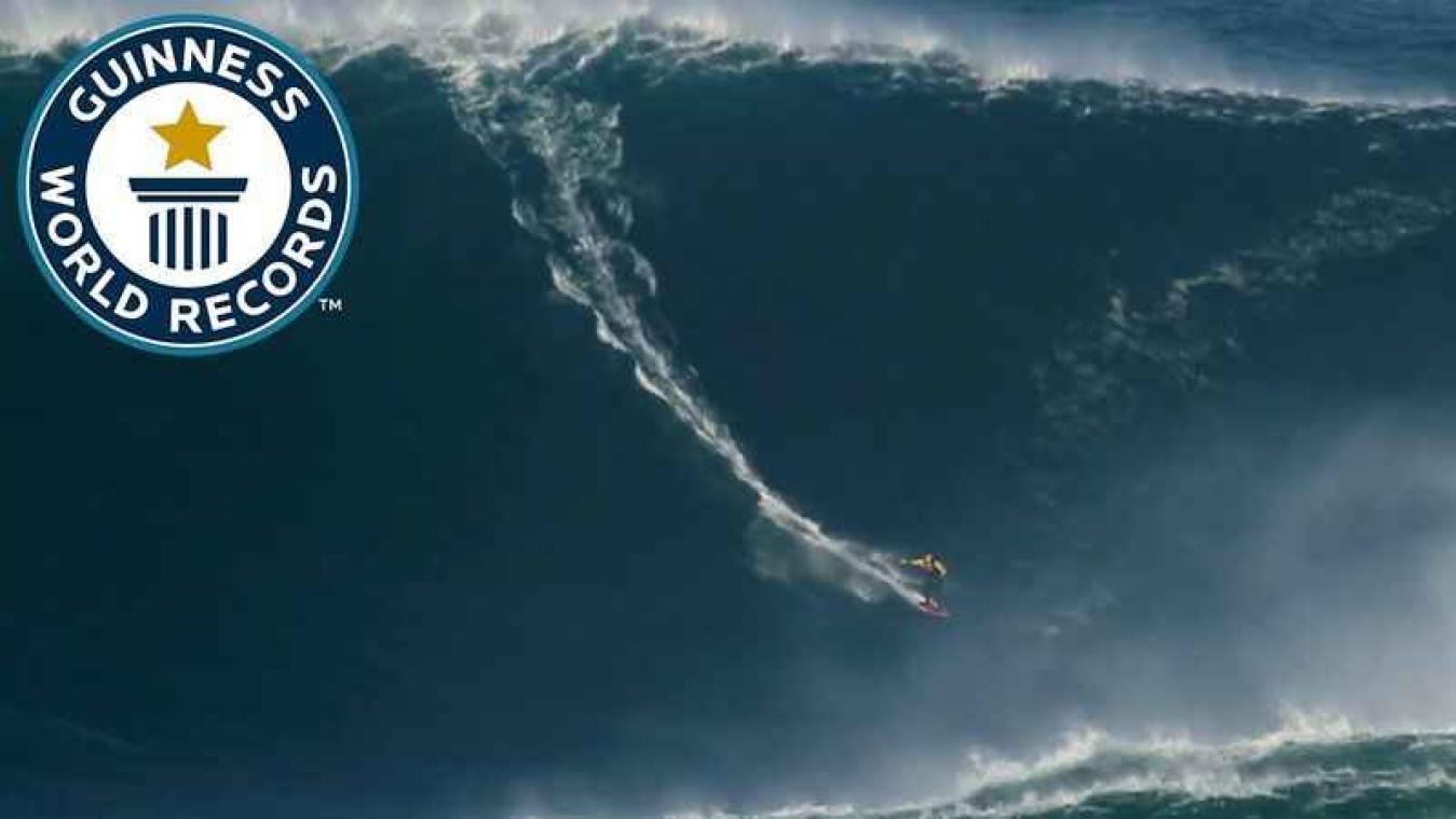 Surfer bedwingt hoogste golf ooit