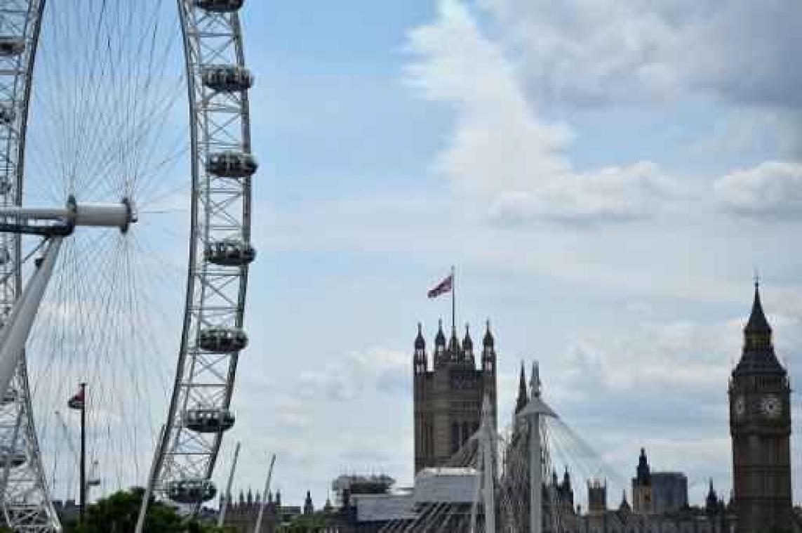 Bezoekers The London Eye zitten al meer dan een uur vast op reuzenrad