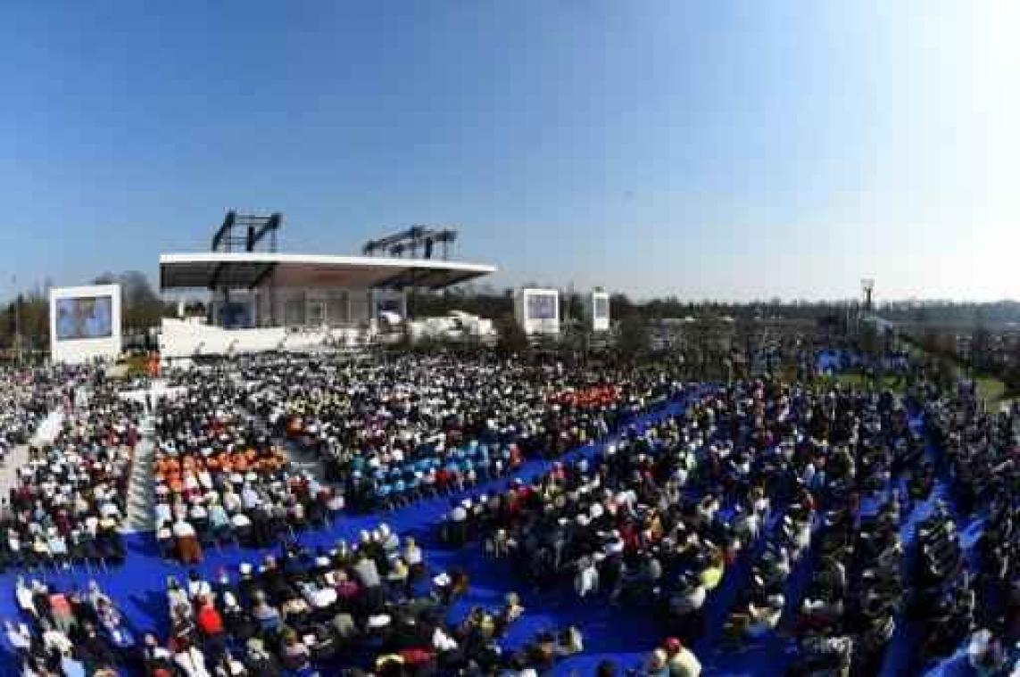 Miljoen gelovigen voor mis van paus Franciscus vlakbij Milaan
