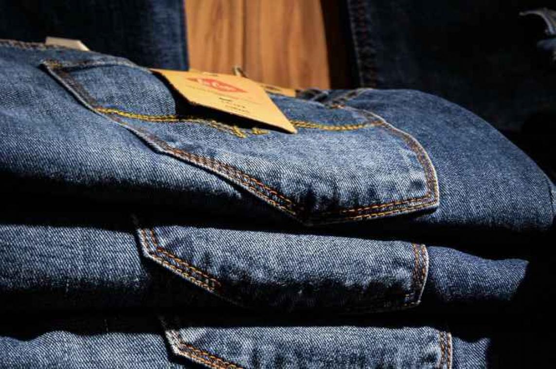 Durex verrast met jeans