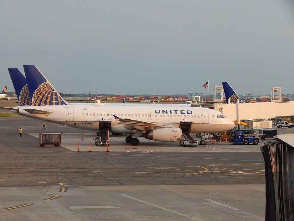 Storm van kritiek op United Airlines na leggingverbod