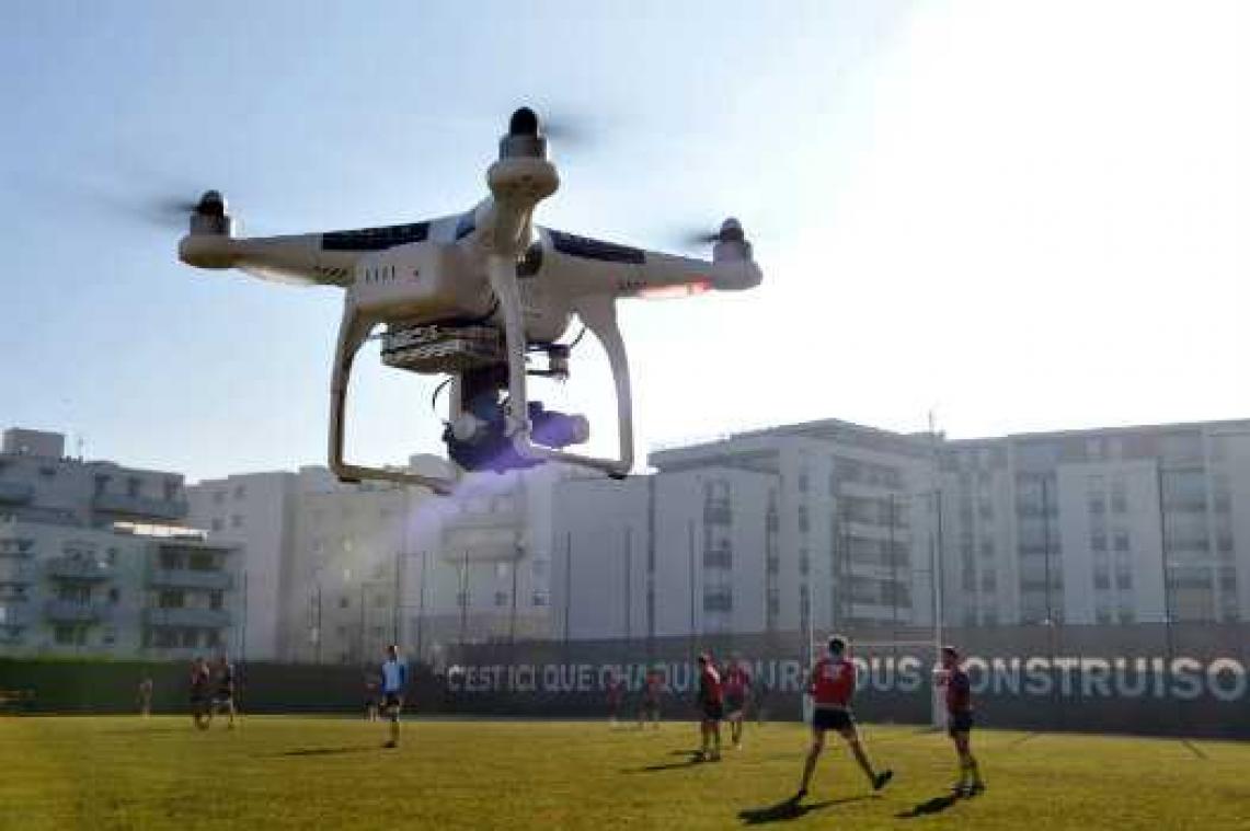 Drone als metgezel tijdens het lopen