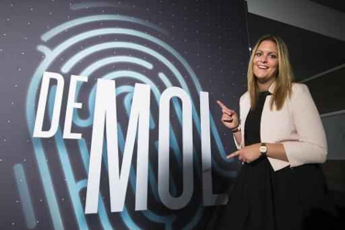 Davey ontmaskert Eline als "De Mol" op Vier en wint groepspot van 27.250 euro