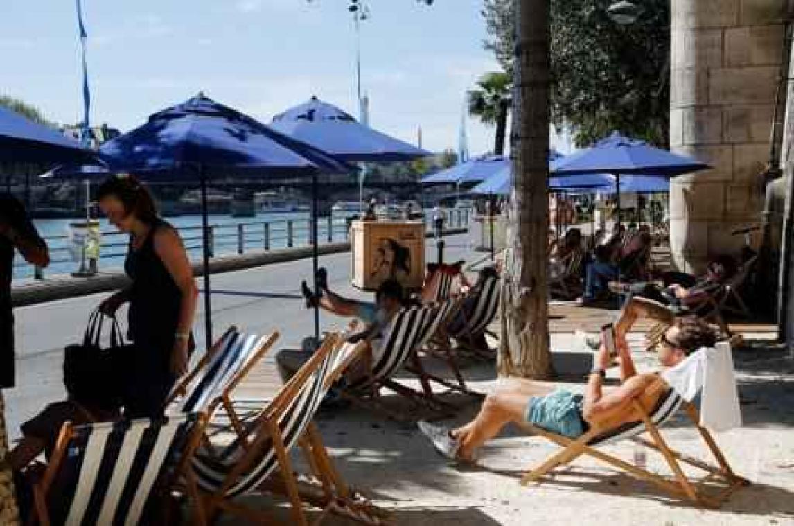 Parijs wil geen zand meer van bedrijf dat muur van Trump wil bouwen