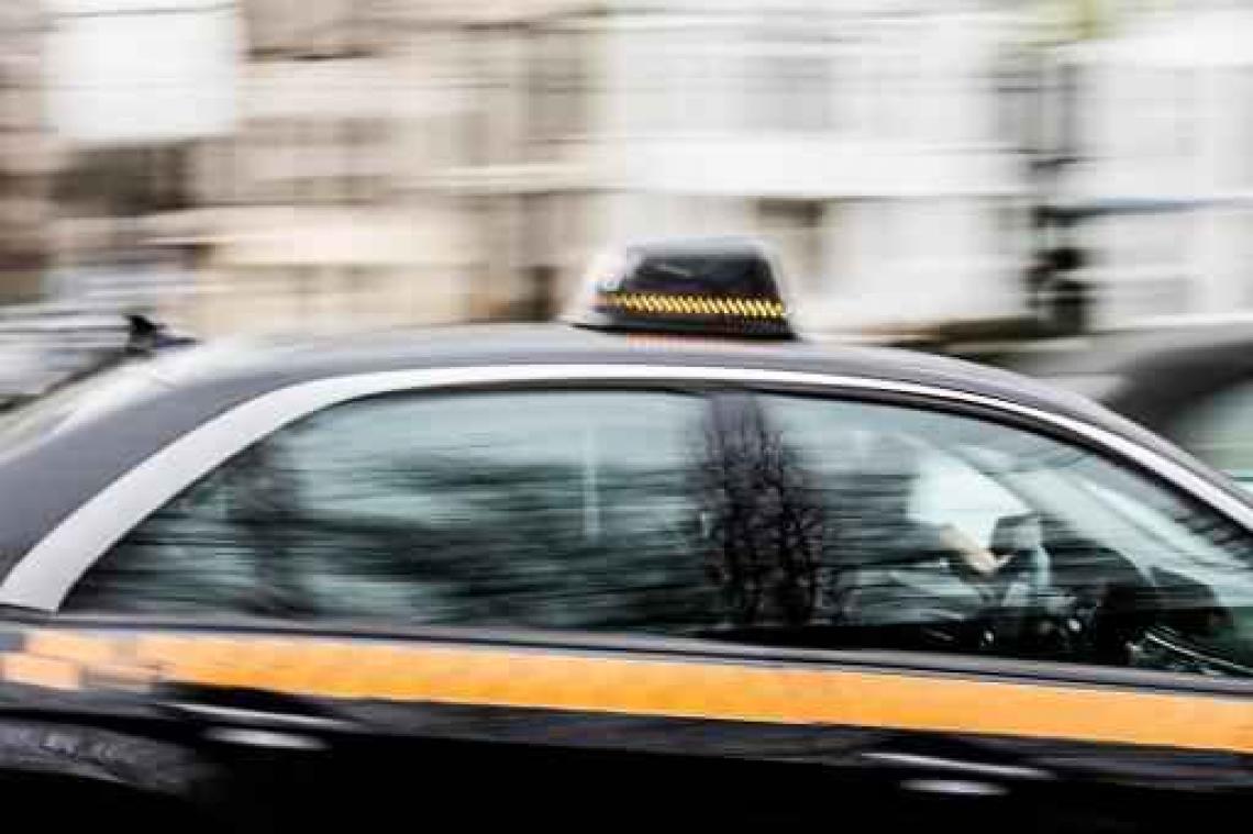 Brusselse taxisector schort staking op na eerste overleg met bevoegde ministers