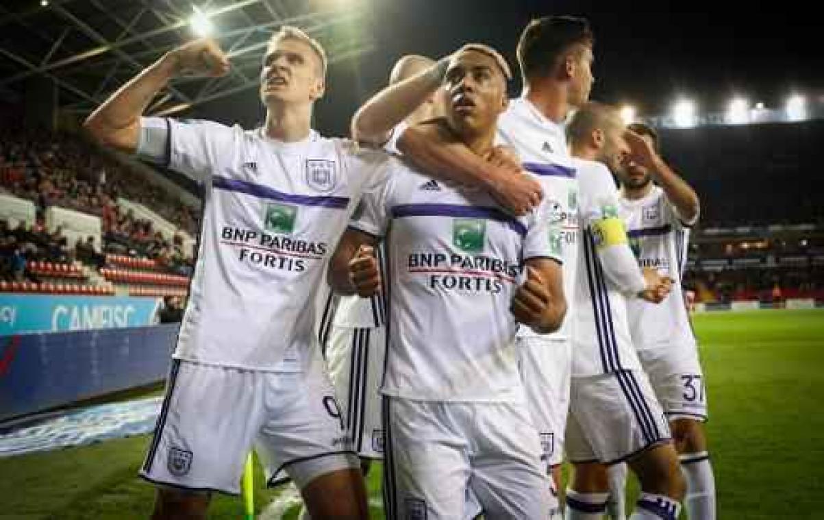 Jupiler Pro League - Leider Anderlecht opent play-offs met zege op Zulte Waregem