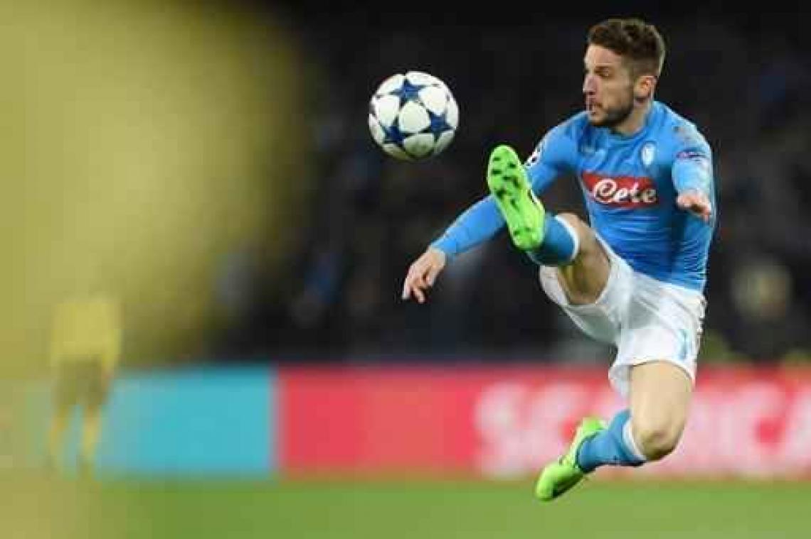 Belgen in het buitenland - Assist van Dries Mertens helpt Napoli aan punt tegen Juventus