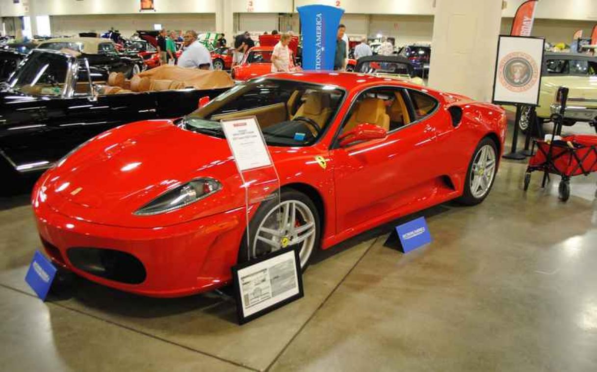 Ferrari van Trump geveild voor recordbedrag