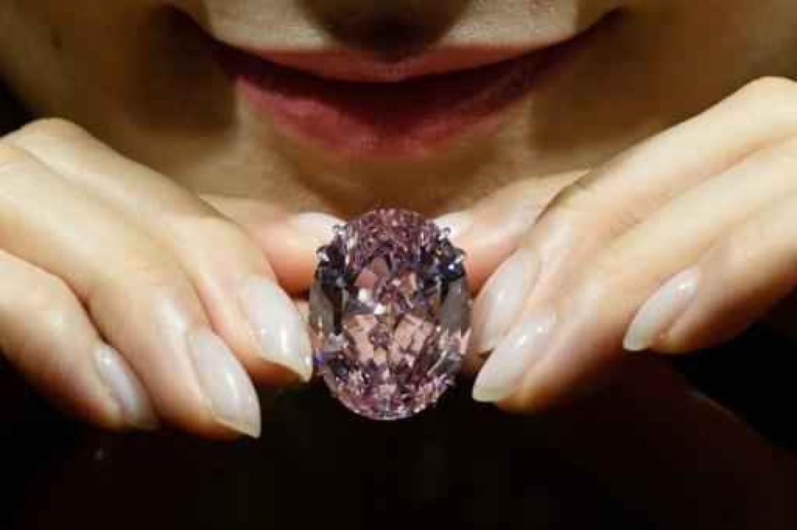 Diamant "Pink Star" voor een recordbedrag van 71 miljoen dollar geveild