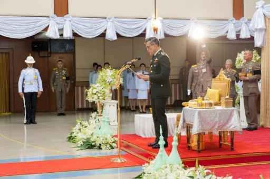 Thaise koning ondertekent nieuwe grondwet