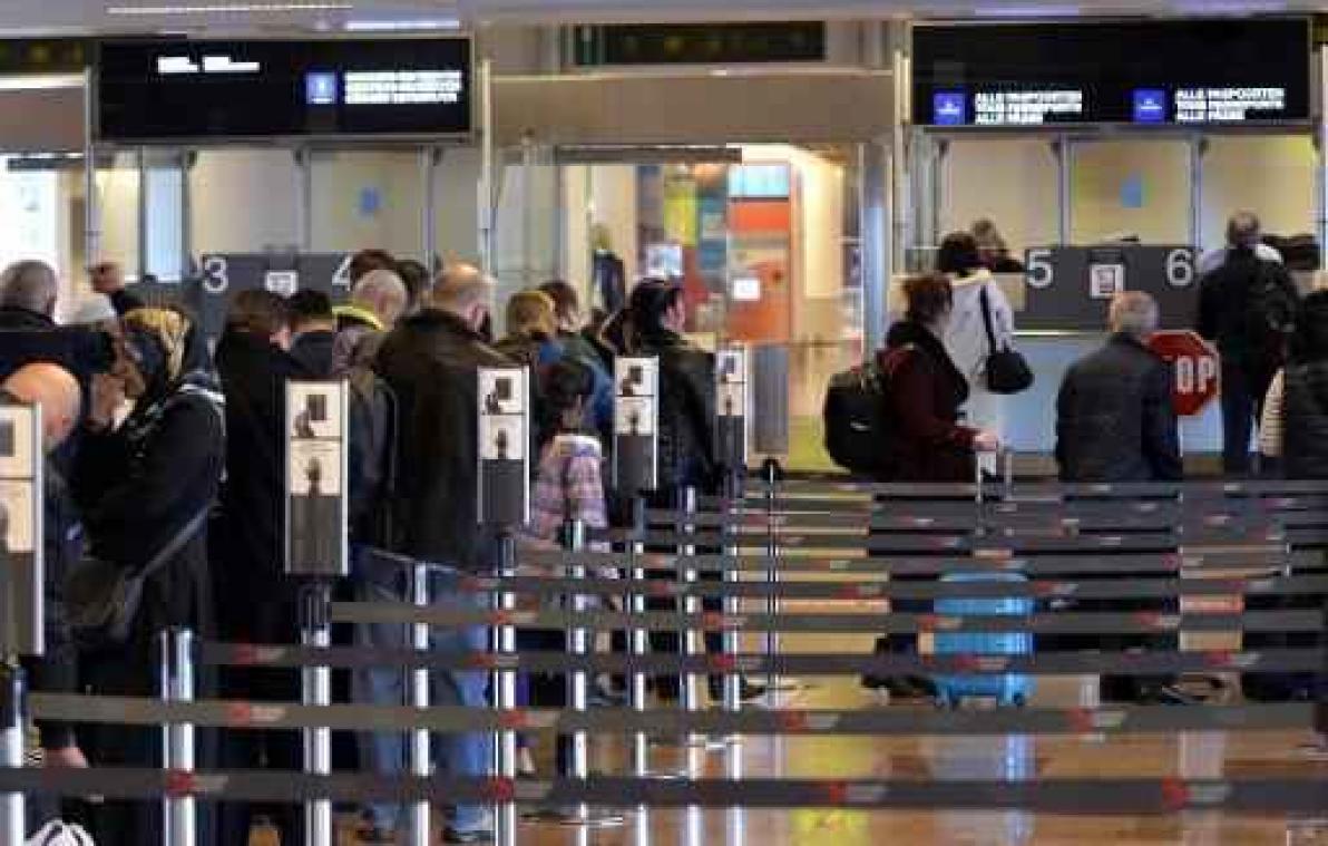 "Reizigers moeten niet úren vroeger komen voor strengere controles naar niet-Schengen"