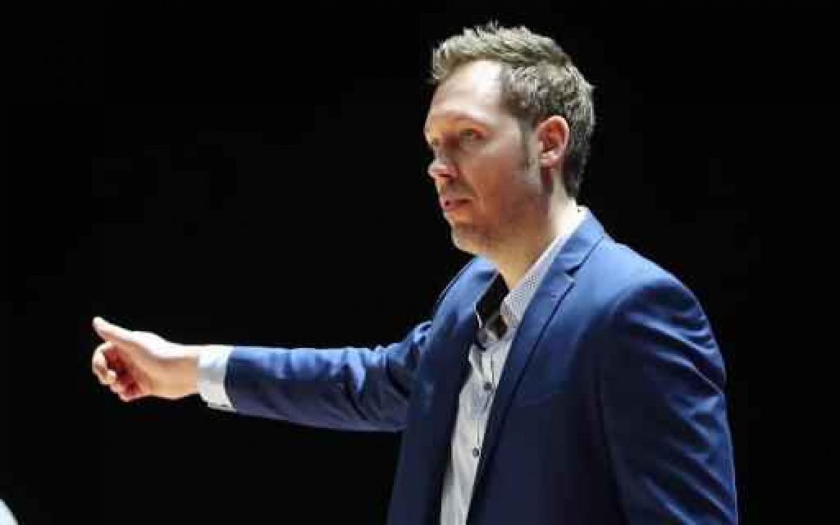 Spirou Charleroi plukt coach Brian Lynch weg bij Limburg United