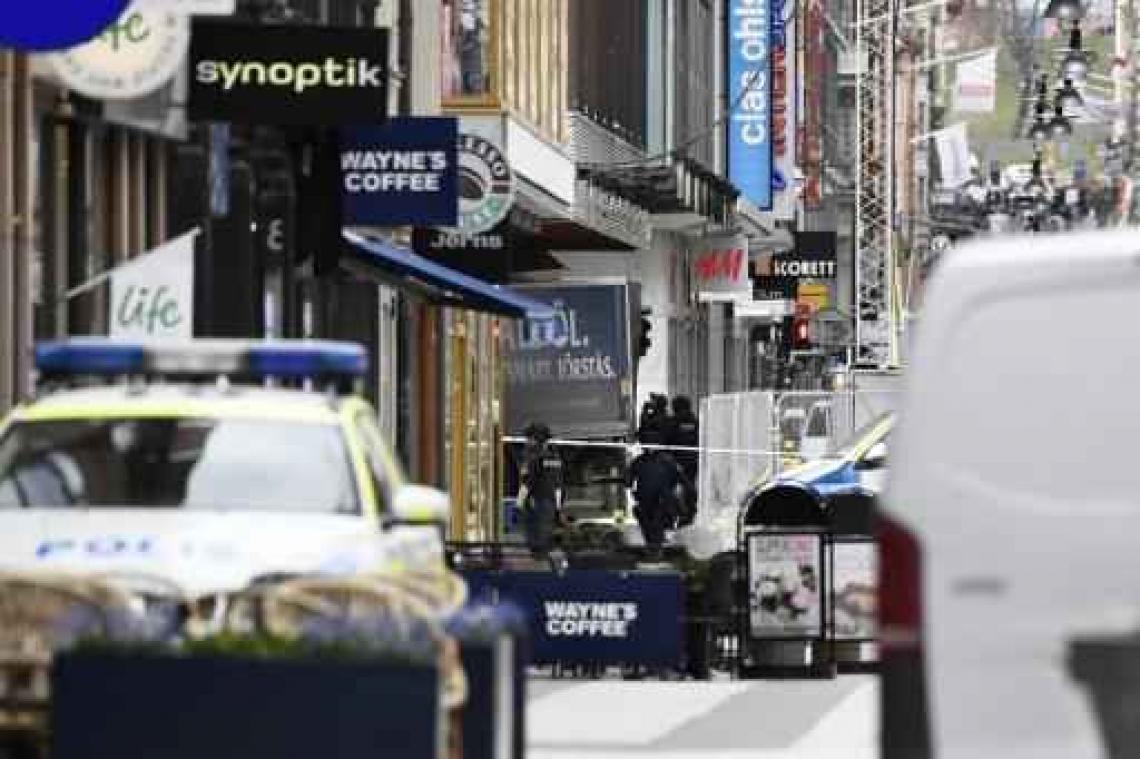 Aanslag Stockholm: "Twee doden bij vermoedelijke terroristische aanslag"