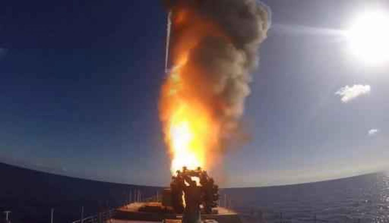 Russisch fregat met kruisraketten onderweg naar de Middellandse Zee