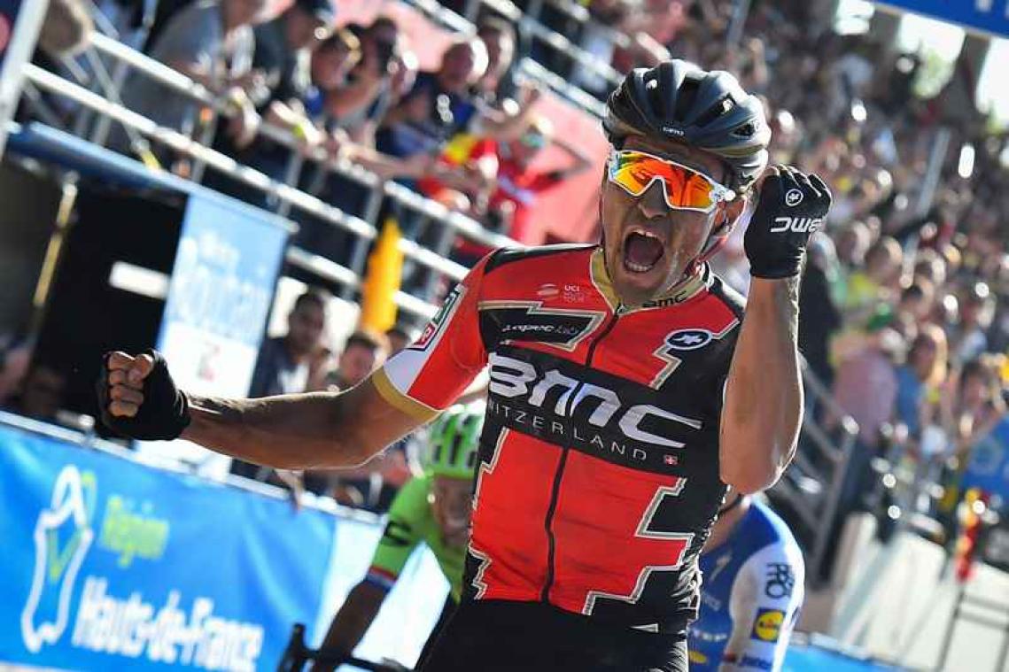 Van Avermaet wint Parijs-Roubaix, Boonen eindigt als dertiende