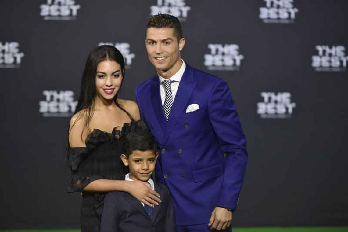 Vriendin van Cristiano Ronaldo verliest job door zijn beroemdheid