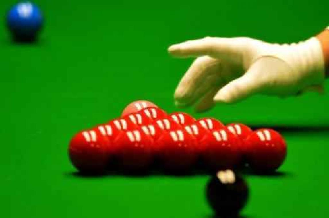 Luca Brecel bereikt na knappe remonte tegen Swail laatste voorronde