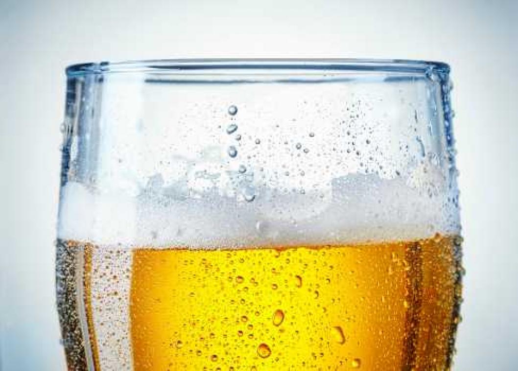 Snelheid waarmee we drinken wordt bepaald door vorm van glas