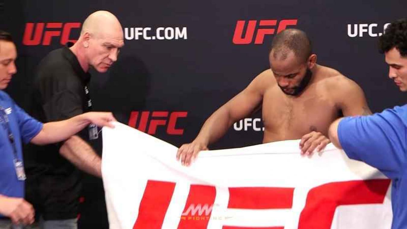 Towelgate' in MMA: vechter omzeilt weging met handdoek
