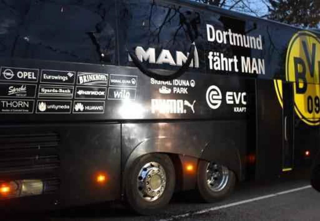 Bomexplosie spelersbus Borussia Dortmund - Politie heeft voorlopig geen aanwijzingen voor terrorisme, explosieven zaten in haag