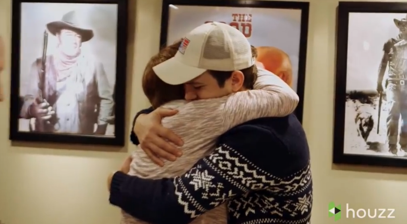 Ashton Kutcher geeft zijn moeder het beste cadeau voor moederdag