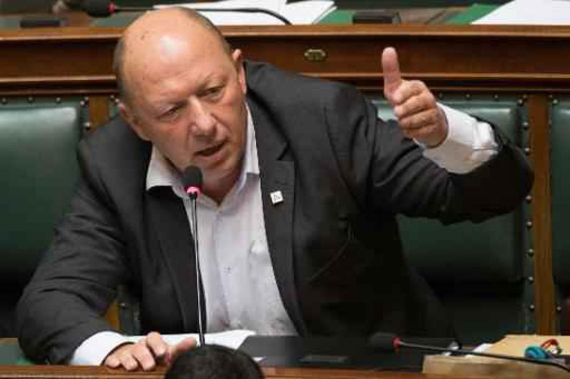 "Geens moet wet toepassen op Homans"