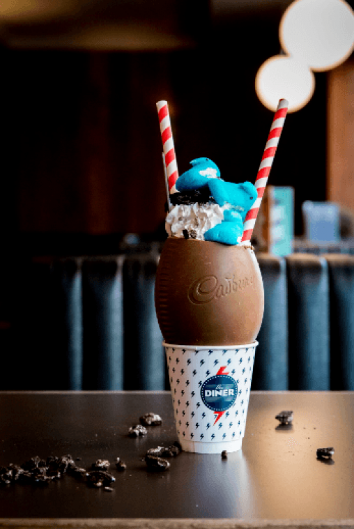 Bestel voor Pasen een milkshake in een chocolade ei