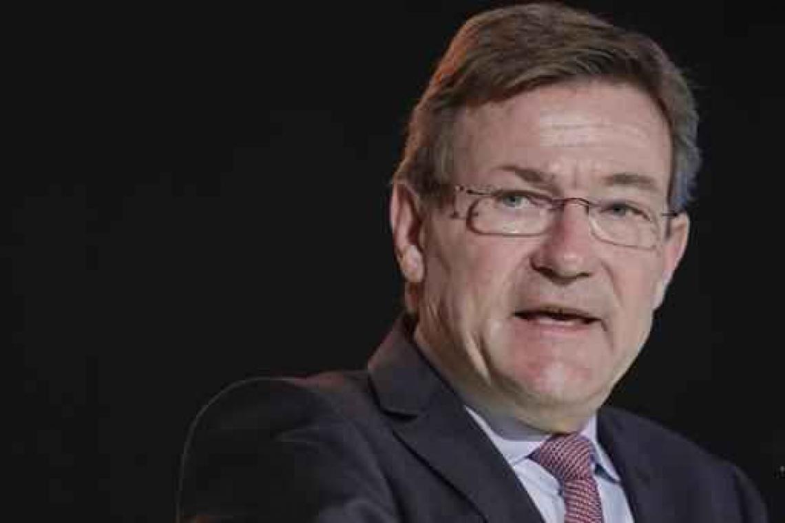 Van Overtrveldt trekt privatisering Belfius op gang